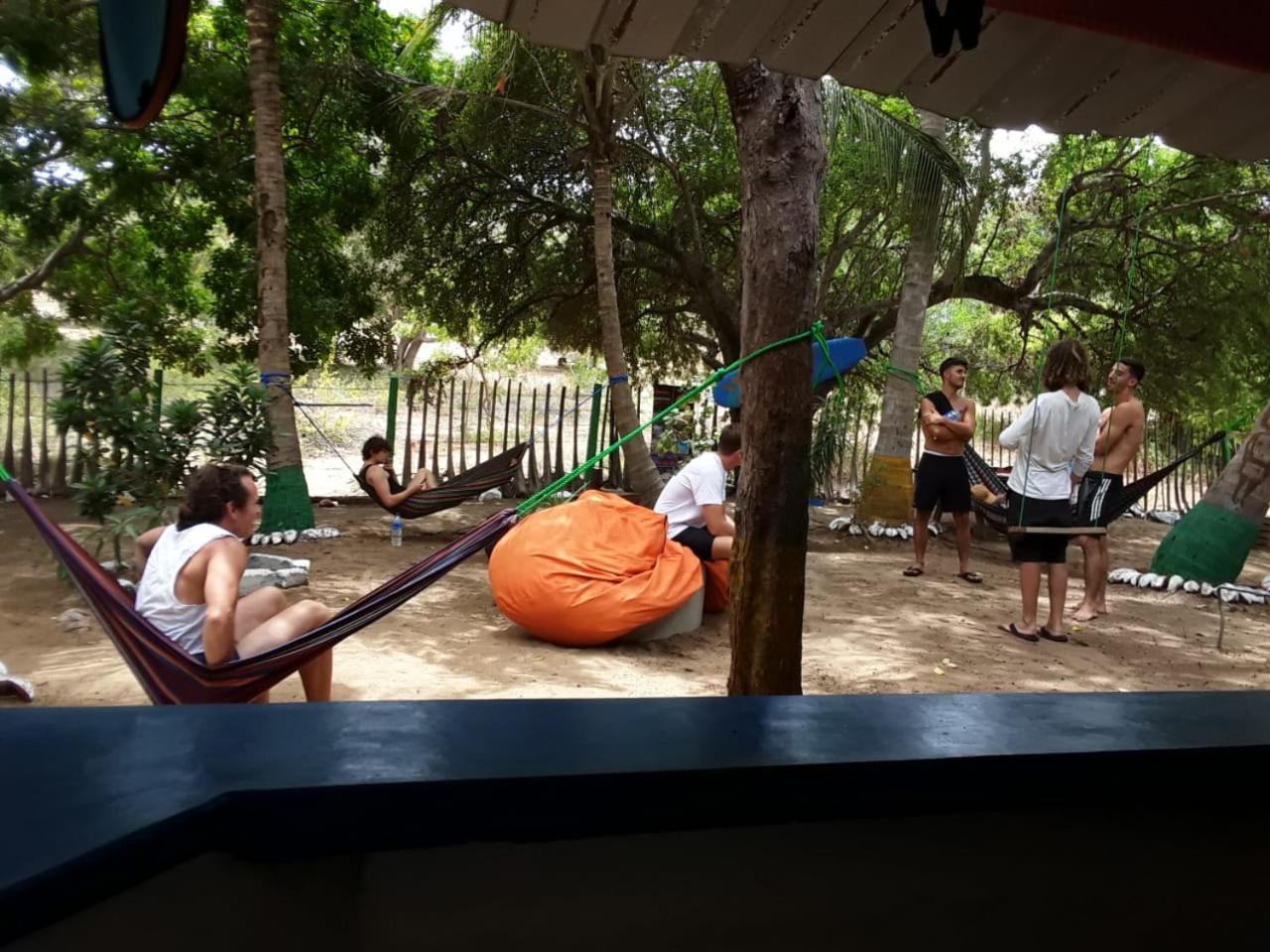 Hangover Hostels Arugam Bay Exterior photo